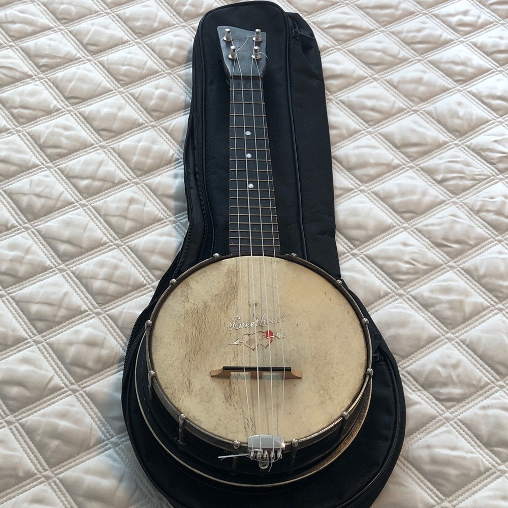 UPDATE!  Richter Banjo Ukulele ("banjolele") new strings & Soft Kmise Bag AS IS!